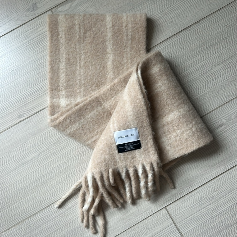 Holzweiler Apalca Beige Scarf with Fringe